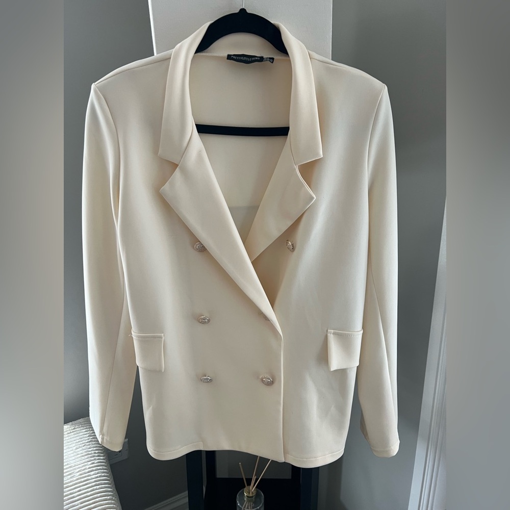 Pretty Little Thing blazer and wide leg pants
Size US 0
